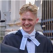 Englischlehrer - ehemaliger Cambridge student mit einer Karriere in internationaler Entwicklung