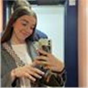 Soy una persona trabajadora y constante, amable y abierta. 
A parte, me gusta enseñar y ver que puedo dar más de lo que yo pensaba