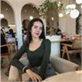 Her yaştan ve seviyeden öğrencilere ders veren İngilizce öğretmeni