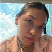 Profesora de Filosofía y Humanidades con enfoque humano y reflexivo