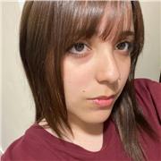 Estudiante con buen manejo de idiomas y creatividad artística, y buena capacidad lingüística.