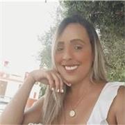 Profesional titulada en Comunicación Social y mentora de Reiki, con experiencia en inteligencia emocional, comunicación y liderazg