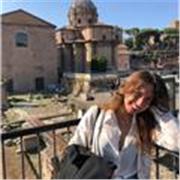 Laureata in lettere impartisce ripetizioni e lezioni private di italiano, latino, storia e geografia per scuola media e superiore