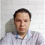 Profesor de computación para chicos de primaria o secundaria