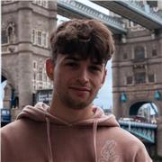 Soy un alumno de cuarto año del grado de educación primaria en la facultad de educación de Bilbao.