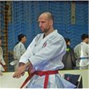 Entrenador de karate y defensa personal, niños y adultos