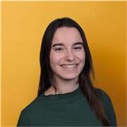 Englisch-Tutorin, die alle Klassenstufen dabei unterstützt die Sprache zu mit Freude zu Lernen