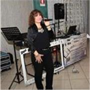 Cantante di pianobar professionista, oltre 40 anni di esperienza nell  ambito della musica leggera
