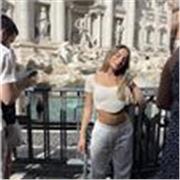 Studentessa universitaria (C1 in inglese). Aiuto compiti e ripetizioni di matematica e inglese per studenti di medie e superiori.