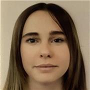 Ragazza maturata che dà ripetizioni di matematica