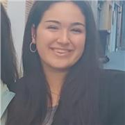 Mi nombre es Adela y soy una universitaria con ganas de enseñar