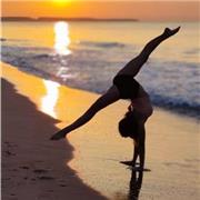Profesora de gimnasia , yoga y masajeadora