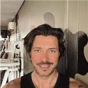 Titolare di palestra e studente ultimo anno magistrale Pegaso LM-47 impartisce lezioni su fitness, personal training e gestione palestra