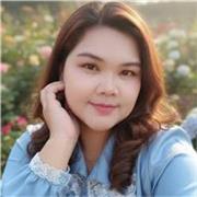 Friendly English teacher specializing in reading, communication, and confidence-building.