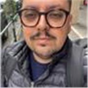 Soy profesor de italiano especializado en la enseñanza del italiano como lengua extranjera (L2). Ofrezco clases de italiano para e