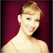 Ballet clásico
* Técnica de puntas
* Repertorio
* Preparación para exámenes/audiciones
* Técnica para bailarines
* Stretching/