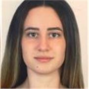 Studentessa universitaria che nel tempo libero può dare ripetizioni