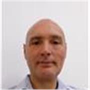 Profesor de inglés dicta clases a adolescentes y adultos en modalidad presencial virtual en los tres niveles de inglés