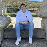 Entrenadora de fútbol de niños de hasta 16 años