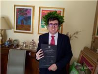 Sono un avvocato e svolgo la professione libera da oltre 30 anni. posso impartire lezioni private di diritto