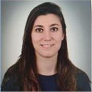 Türkischlehrerin, die Kinder oder auch Jugendliche aller Altersgruppen unterrichtet.
 