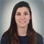 Türkischlehrerin, die Kinder oder auch Jugendliche aller Altersgruppen unterrichtet.