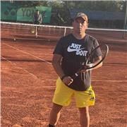 CLASES DE TENIS ( PARTICULAR Y GRUPAL (MAX 4 POR CANCHA) TODAS LAS EDADES