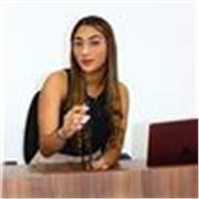 Profesora de derecho con experiencia en derecho societario y civil
