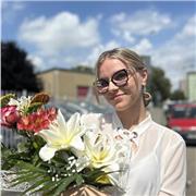 Mi chiamo Viola e ho 19 anni, sono appassionata di inglese e ferrata in diverse altre materie (matematica, italiano ecc.) e disponibile a dare lezioni/aiuto compiti a bambini e ragazzi. Attualmente frequento l’università di scienze politiche e relazioni i