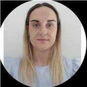 Educatrice per aiuto compiti