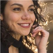 Docente specializzata in fotografia e storia dell'arte, impartisco lezioni su materie letterarie e scientifiche