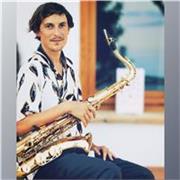 Classes de clarinete y saxofono: Hola! Soy Konstantin, un apasionado del swing nacido en Alemania, clarinetista y saxofonista.
Estudié jazz en la Glenn-Buschmann-Jazzakademie de Dortmund con Uwe Plath y durante años enseñé en diversas escuelas de música