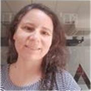 Tengo estudios de Filología Hispánica y cursos de inglés. A todas las edades.