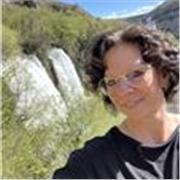 Ganzheitlich arbeitende Mental- und Entspannungstrainerin mit fundierten Ausbildungen in Hypnose, psychologischer Beratung, u.v.m.