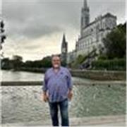 Soy hijo de emigrantes que cursó sus estudios básicos en Francia y actualmente Titulado por la E.O.I.