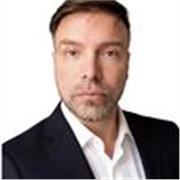 Profesor de francés dinámico, paciente y exigente, enfocado en conversación real, cultura francófona y aprendizaje práctico