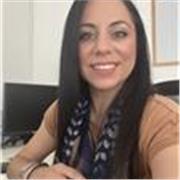 Tutor esperta nelle strategie di apprendimento per materie scientifiche, specializzata in DSA, offre lezioni online mattutine