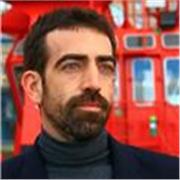Profesor de piano imparte clases para todas las edades