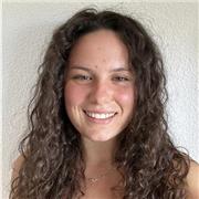 Profesora de apoyo escolar (primaria) con mención en pedagogía terapéutica. Especializada en dar clases online y presencial