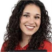 Profesora de Lengua Castellana y Literatura que imparte esa materia a alumnos de todas las edades además de inglés y francés en nivel principiante-intermedio