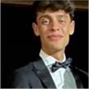 Diplomato presso Conservatorio G. Verdi di Milano e perfezionato con Marian Mika. Impartisco lezioni di pianoforte e ripetizioni