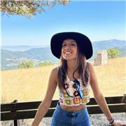 Ho 29 anni, sono madrelingua italiana e inglese e sono disponibile per aiuto compiti o ripetizioni