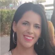 Profesora experta en apoyo educativo para primaria