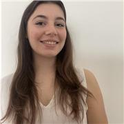 Aide aux devoirs à des enfants de primaire