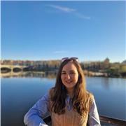 Profesora de educación infantil apta para la etapa de primaria.