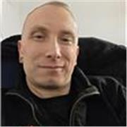 I have a strong command of English and enjoy helping Polish speakers improve their language skills.