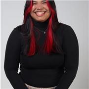 Profesor de apoyo escolar a niños de forma remota