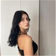 Diplomata al liceo linguistico e in possesso della certificazione C1 di inglese (CAE), disponibile ad impartire lezioni, o ripetizioni, di lingua inglese a studenti di scuole secondarie di primo e secondo grado