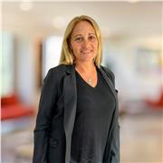 Profesora de inglés, nivel primario y secundario, con experiencia en preparación para exámenes internacionales.