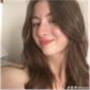 Étudiante donne cours d’anglais pour tous les niveaux